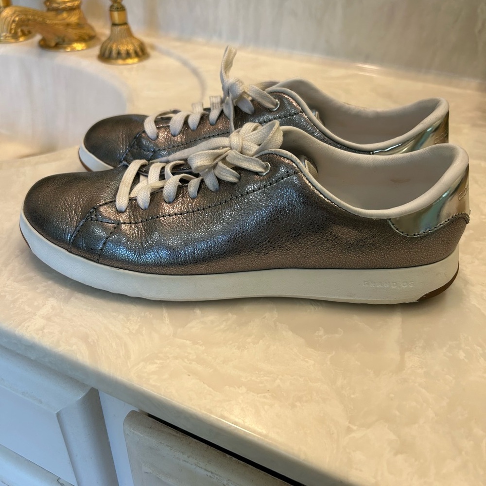 Cole Haan Grandpro Tennis Shoe Metallic Silver Leather Lace Up, Sz 8.5 - Picture 10 of 15